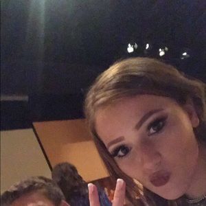 Meet your Posher, Elle